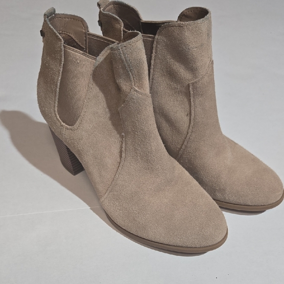 Koolaburra Tan Suede Ankle Boots - Picture 1 of 5